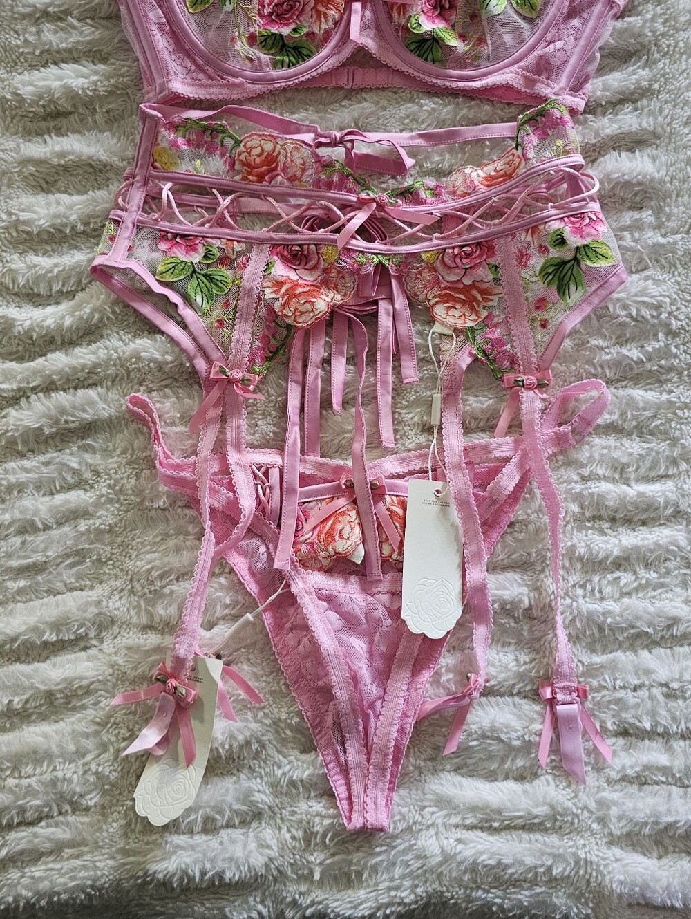 For Love And Lemons Needle Point Roses Set Small - Picture 3 of 15